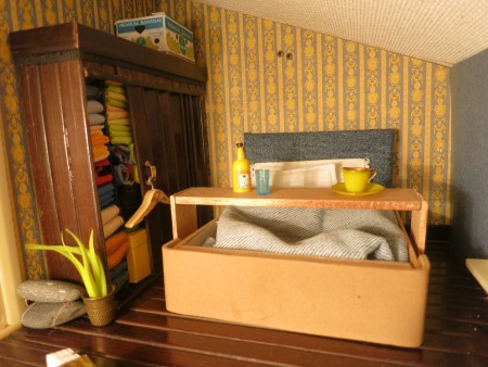 Garderob, säng och sängbord